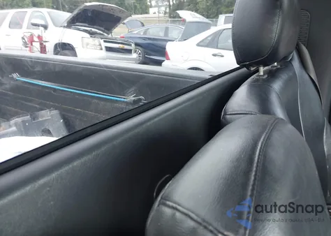 2000 Chevrolet Silverado 1500 z USA, uszkodzony, nr VIN 1GCEC14W7YZ355885